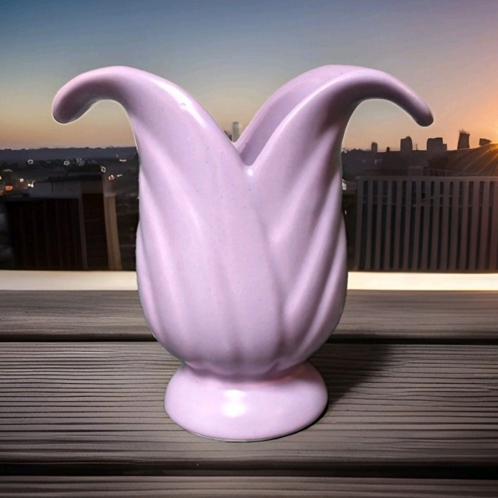 Vintage CAMARK POTTERY Lavender Tulip Lily Vase MCM #827 USA  5-1/4"